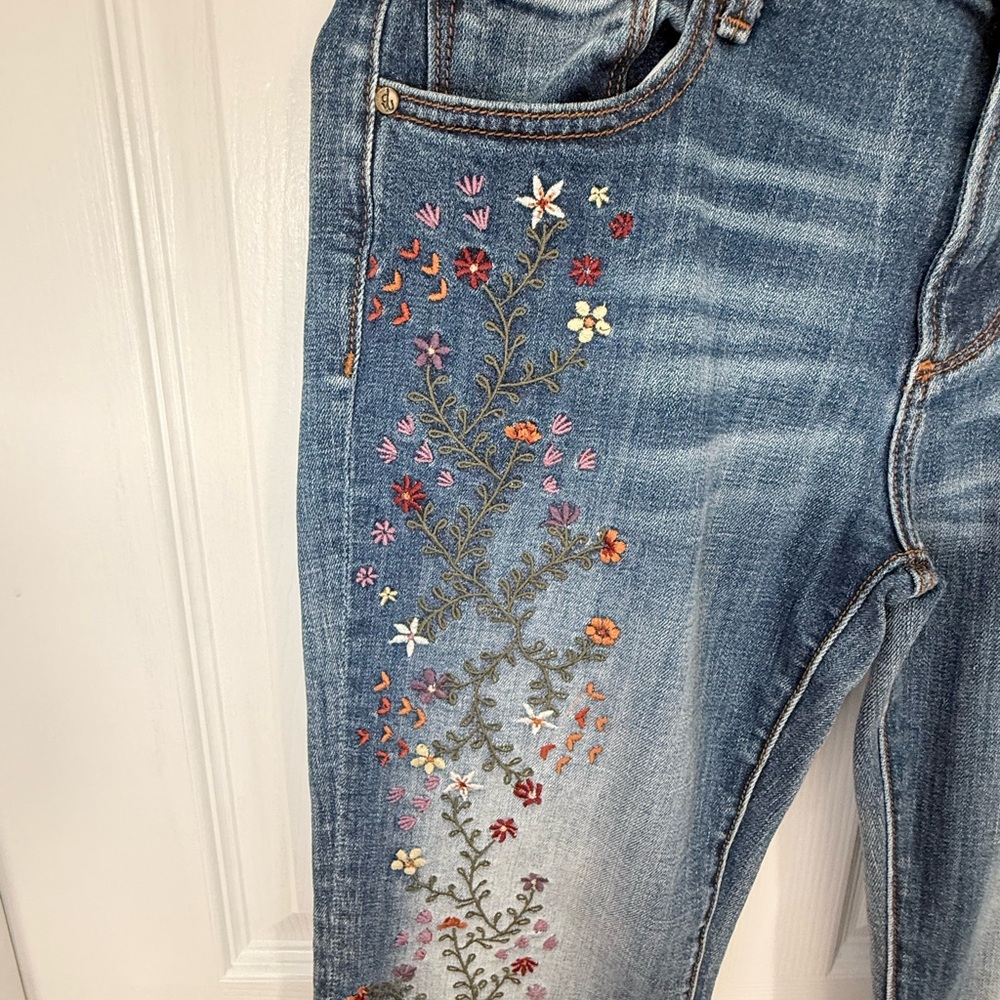 DRIFTWOOD Kelly 27 Blue Skinny Jeans with Floral Embroidery